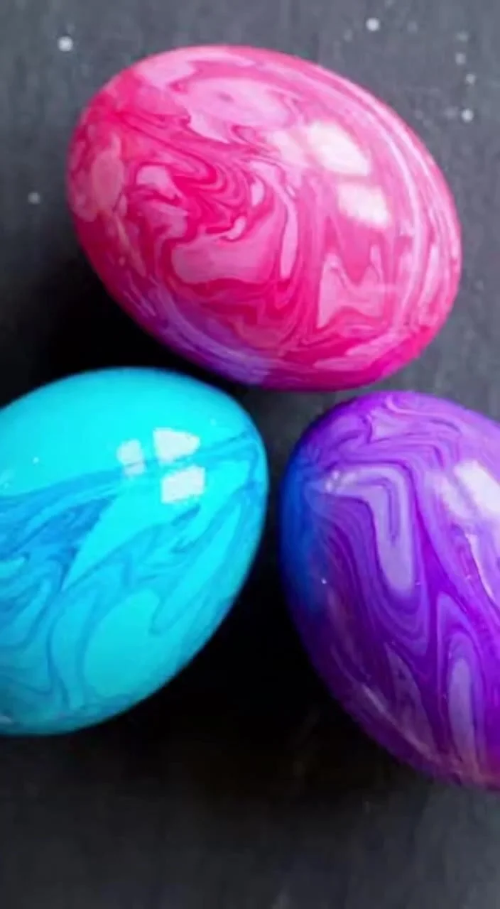 Marbled Easter Eggs with Oil & Vinegar