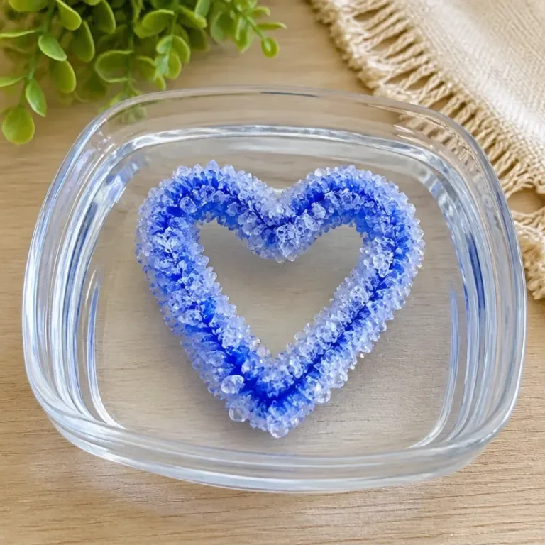 Colorful DIY pipe cleaner heart decoration tutorial