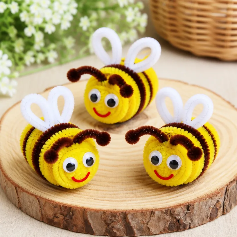 DIY Fuzzy-Wire Bee Craft Using Pipe Cleaners